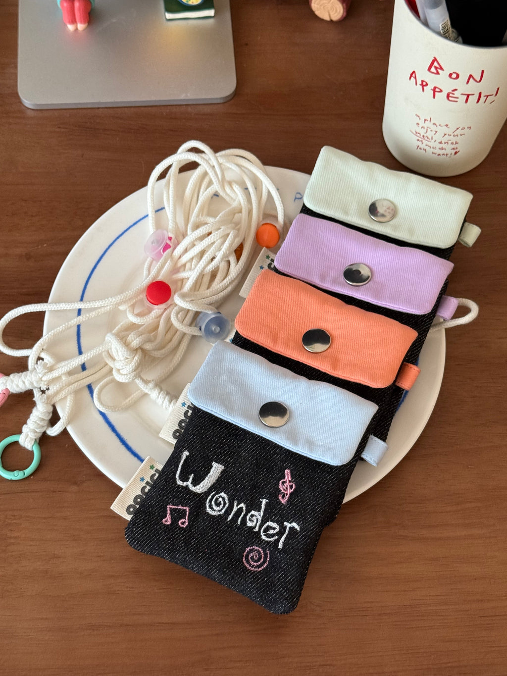 Little Wonders – mini pouch with neck strap