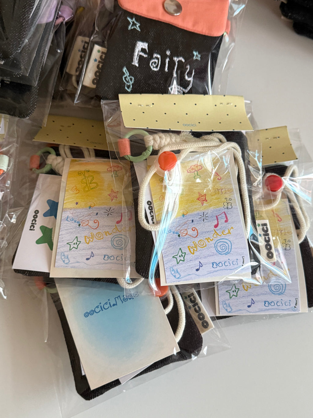 Little Wonders – mini pouch with neck strap