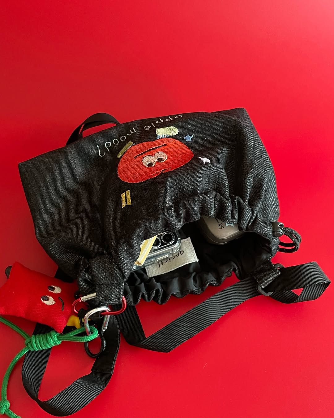 Apple Bucket Bag • Túi dây rút jean hình thêu ‘apple mood’ đeo chéo