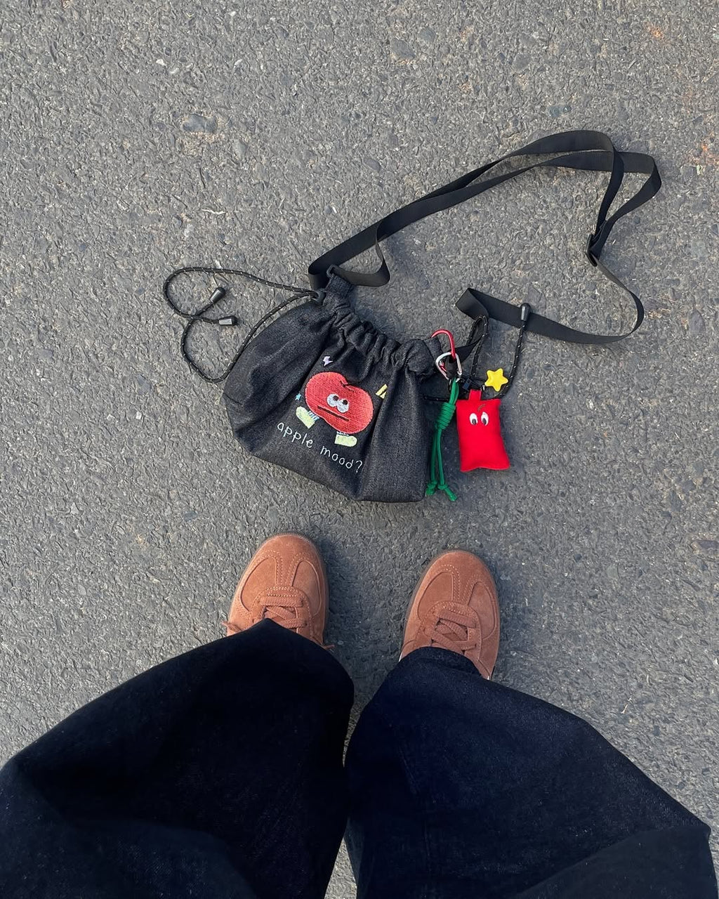 Apple Bucket Bag • Túi dây rút jean hình thêu ‘apple mood’ đeo chéo